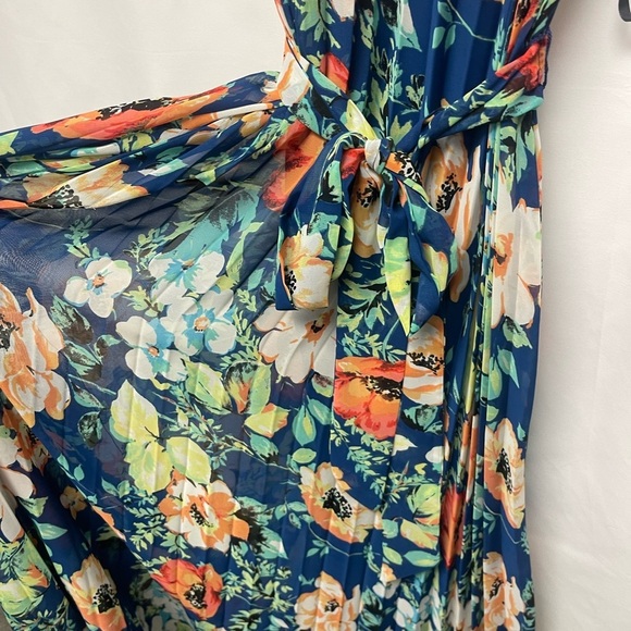 B Darlin Pleated Floral Maxi Dress with Tie - Picture 5 of 9
